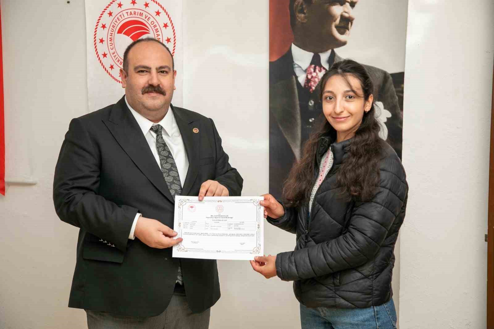 Safran yetiştiriciliği eğitimi alan &uuml;reticilere sertifika t&ouml;reni d&uuml;zenlendi