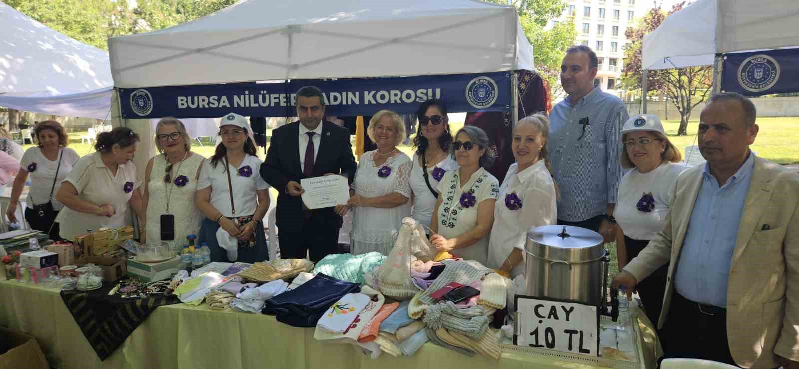 Nil&uuml;fer Kadın Korosu Geleneksel hayır satışına renk kattı