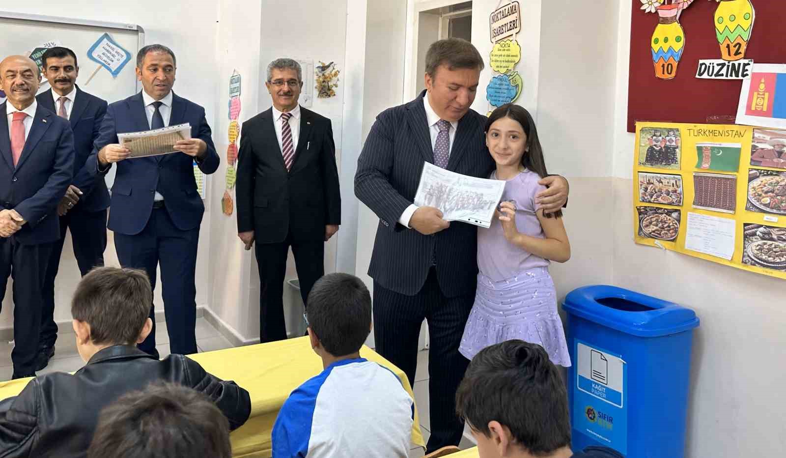 Vali Aydoğdu&rsquo;ndan &ouml;ğrencilere karne ve yaz tatili mesajı