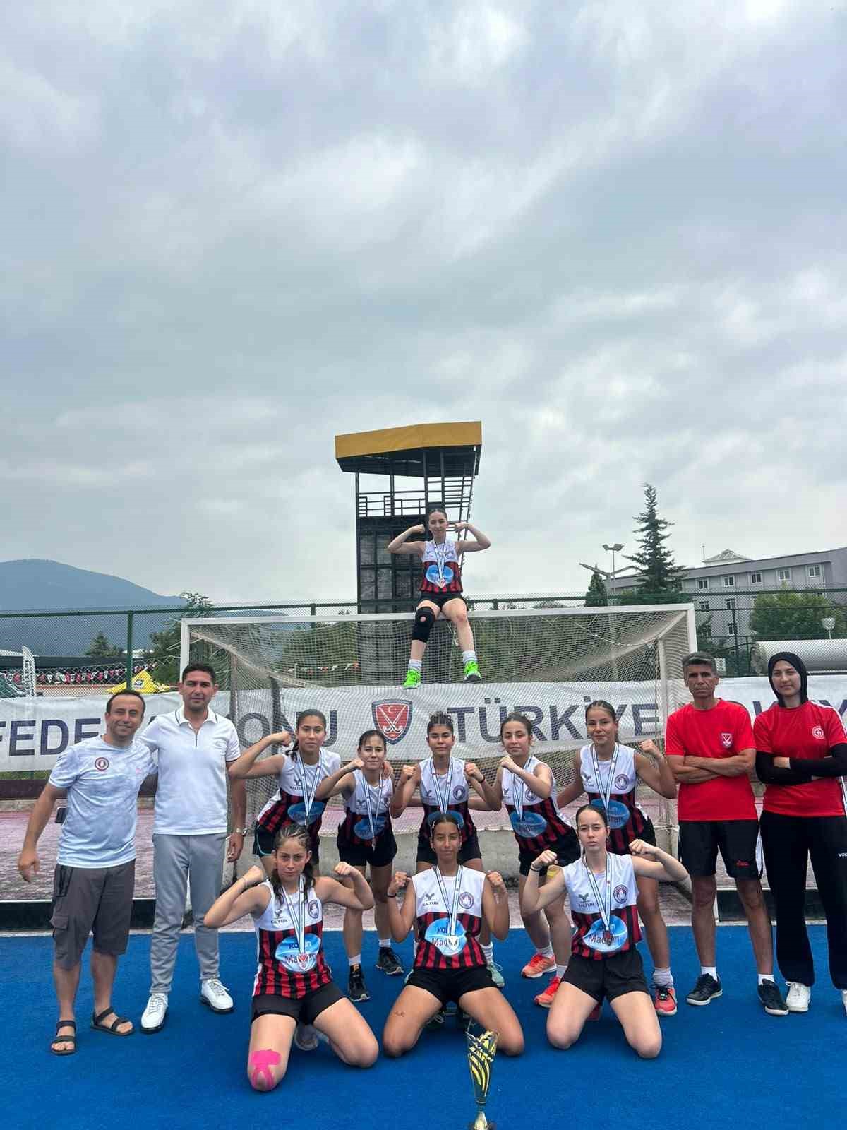Ege Yıldızları U16 T&uuml;rkiye Hokey 1&rsquo;inci Ligi&rsquo;nde T&uuml;rkiye ikincisi oldu