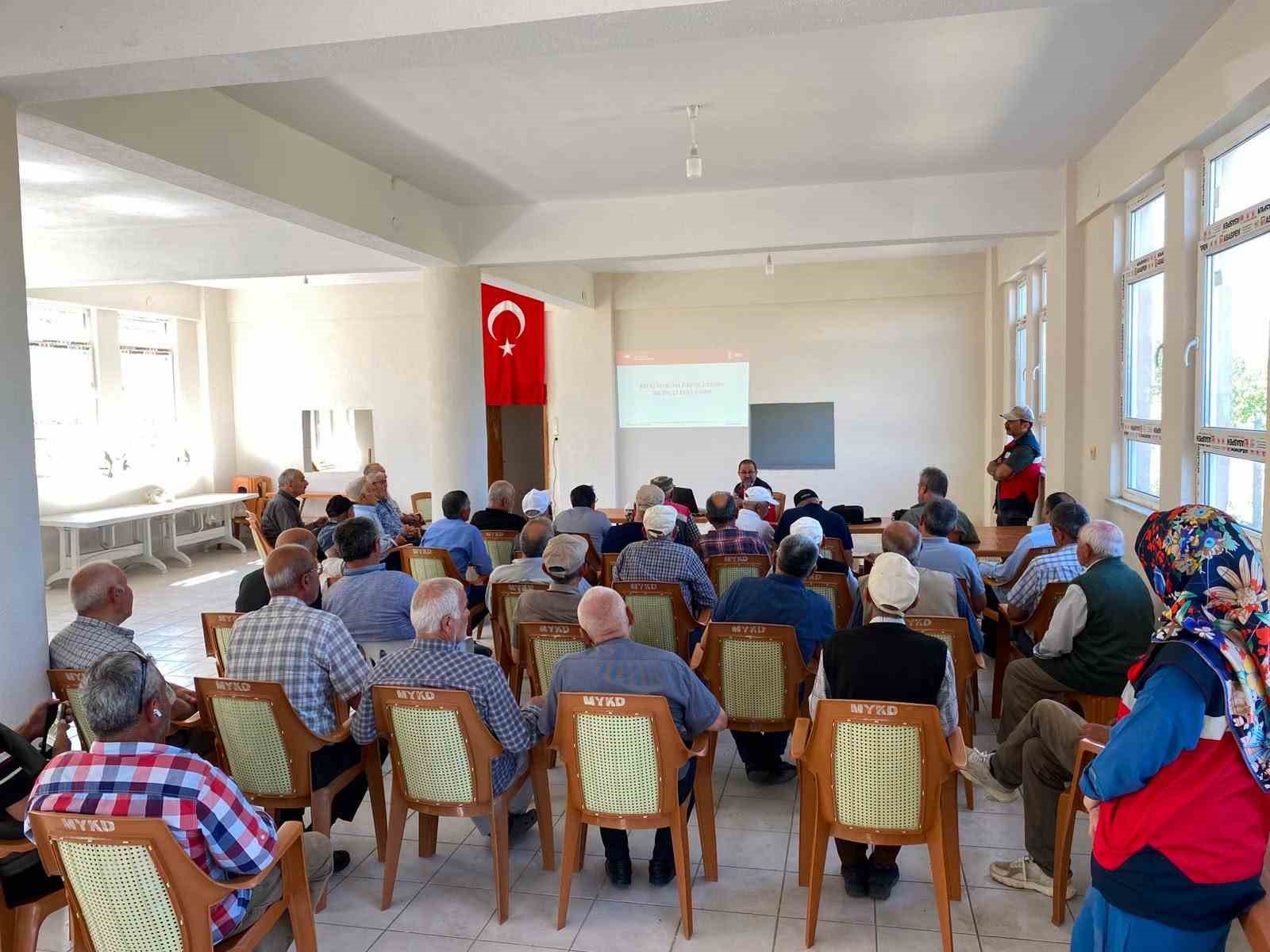 Tavşanlı&rsquo;da &uuml;reticilere, "Bitki Koruma &Uuml;r&uuml;nleri Uygulama Belgesi" eğitimi