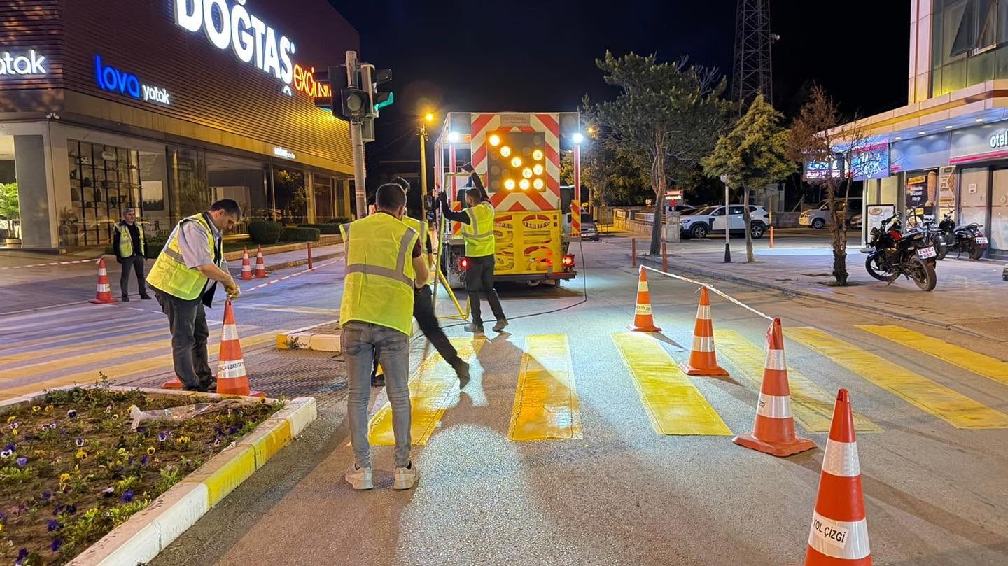 Erzincan&rsquo;da yol &ccedil;izgileri yenileniyor