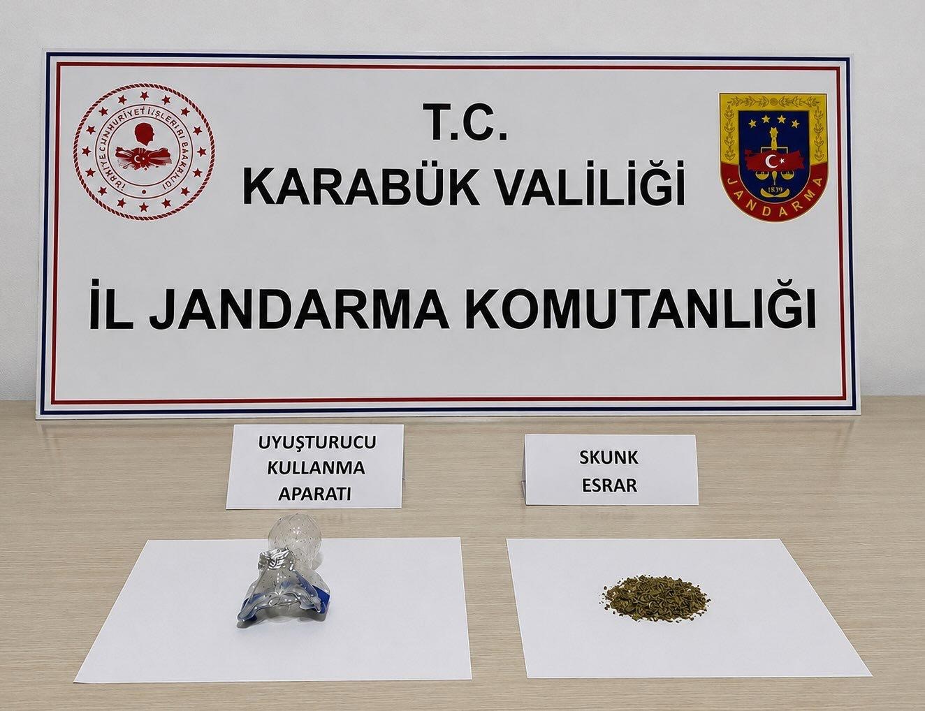 Karab&uuml;k&rsquo;te uyuşturucu operasyonu: 7 g&ouml;zaltı