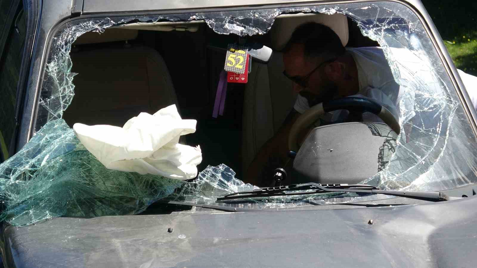 Samandıra-Kartal Bağlantı Yolu&rsquo;nda trafik kazası: Cip yan yattı