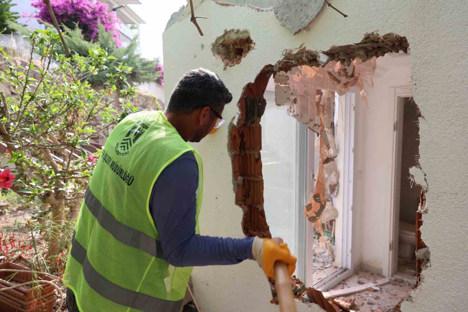 Bodrum’da 45 kaçak yapı yıkıldı