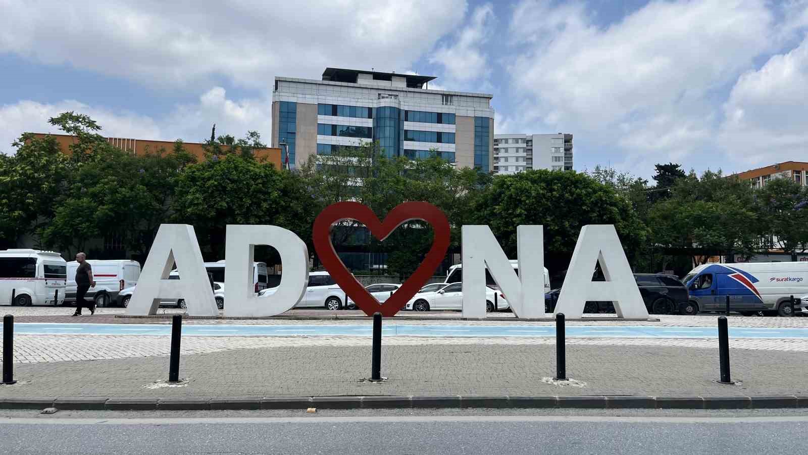 Adana Büyükşehir Belediyesinin 485.9 milyon liralık borcuna vatandaşlardan tepki