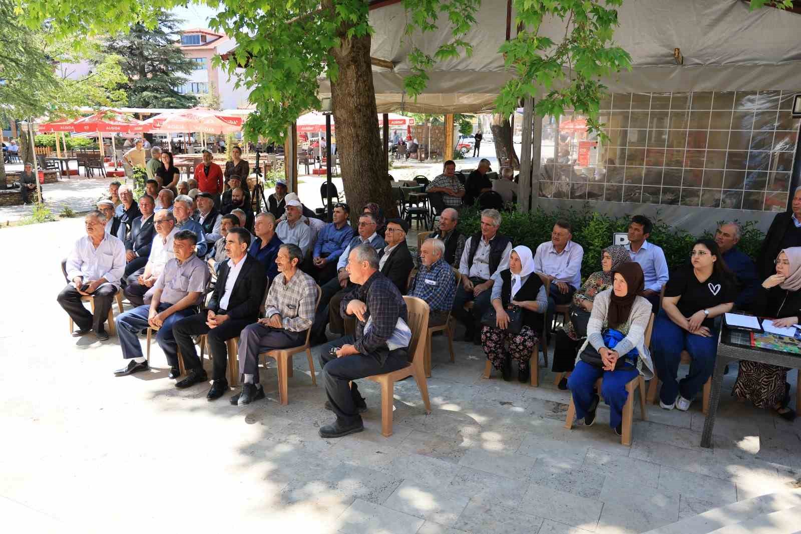 Başkan Arslan &uuml;retime destek i&ccedil;in coğrafi işaretli &Ccedil;ameli fasulyesini &ccedil;ift&ccedil;iyle buluşturdu