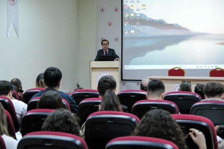 BŞE&Uuml;&rsquo;de &rsquo;Edebali&rsquo;nin İzinde Ahiliğin İktisadi ve Sosyal Boyutları&rsquo; semineri ger&ccedil;ekleştirildi