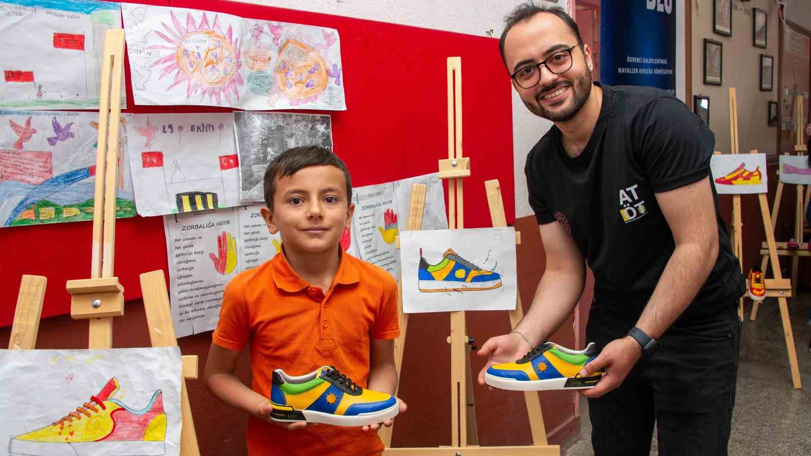 &Ccedil;ocukların tasarladığı ayakkabılar, Sel&ccedil;uk &Uuml;niversitesinde &uuml;retildi