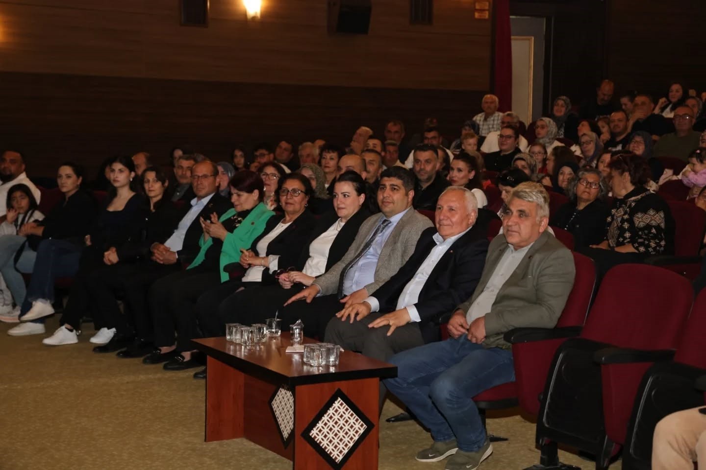 K&uuml;tahya&rsquo;da halk ozanları t&uuml;rk&uuml;lerle anıldı