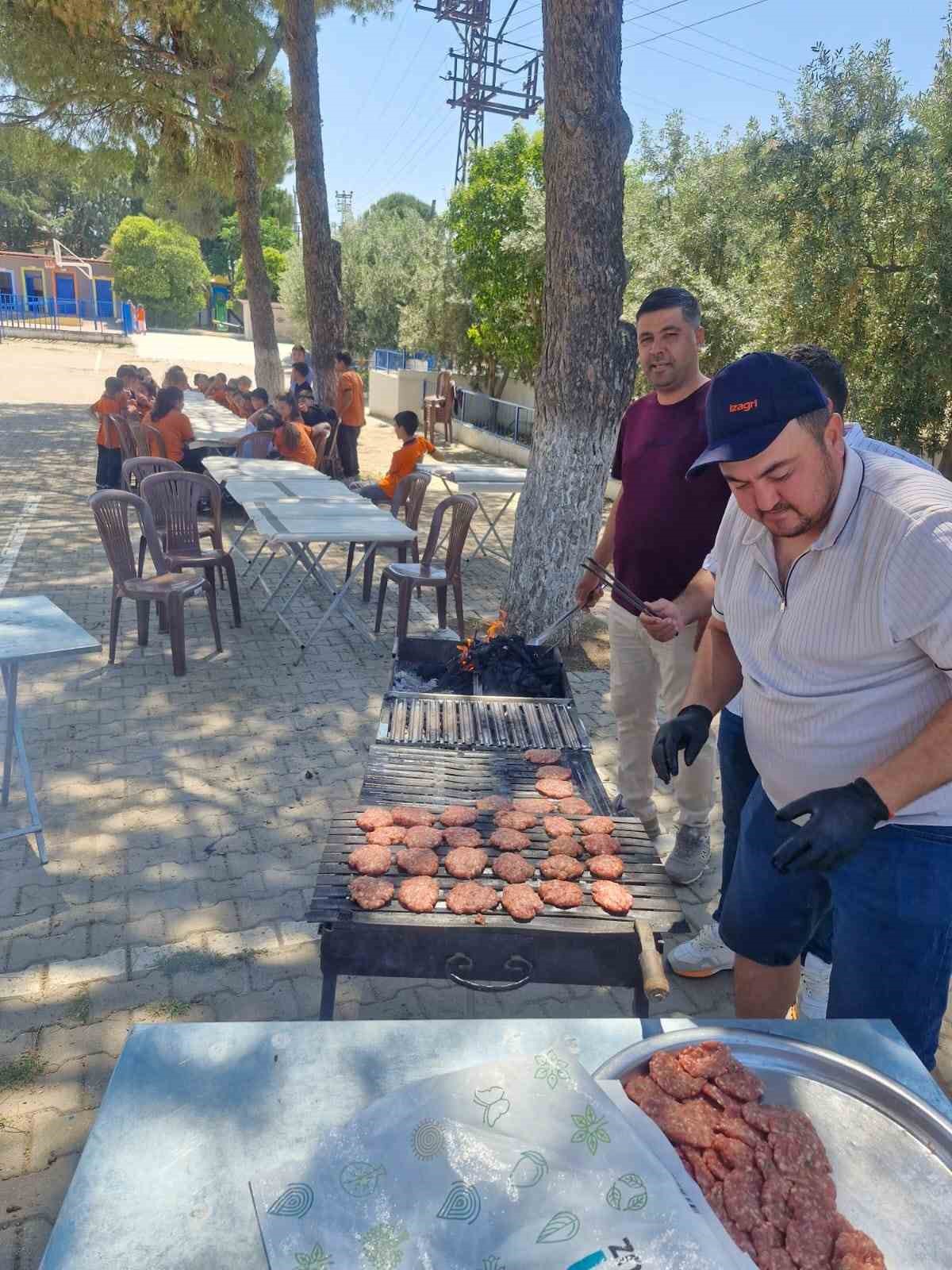 Bayramın bereketi okul bah&ccedil;esine taşındı