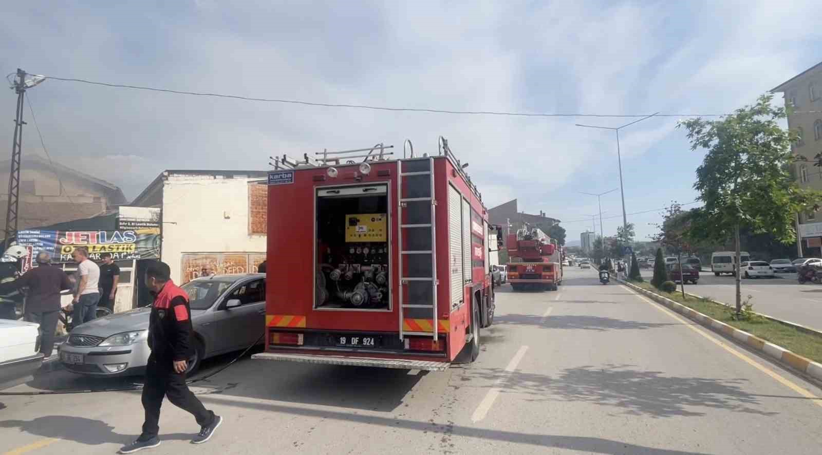 &Ccedil;orum&rsquo;da metruk evde &ccedil;ıkan yangın korkuttu