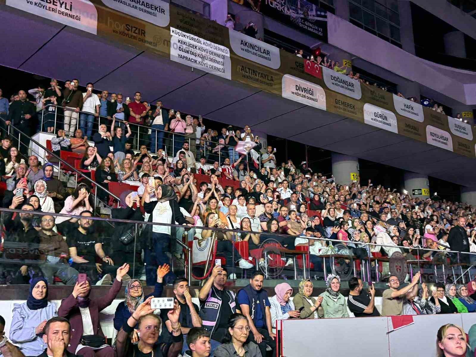 Kayseri&rsquo;de Sevcan Orhan r&uuml;zgarı esti