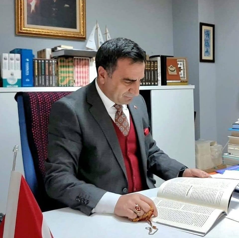 "O, d&ouml;neminin Mevl&acirc;nası, eseri ise adeta Doğu&rsquo;nun Mesnevisiydi"