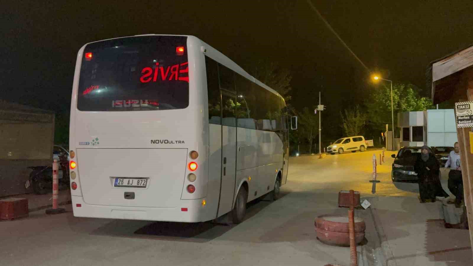 Tepebaşı Belediyesi‘ne yönelik operasyonda gözaltında şüpheler sağlık kontrolünden geçirildi