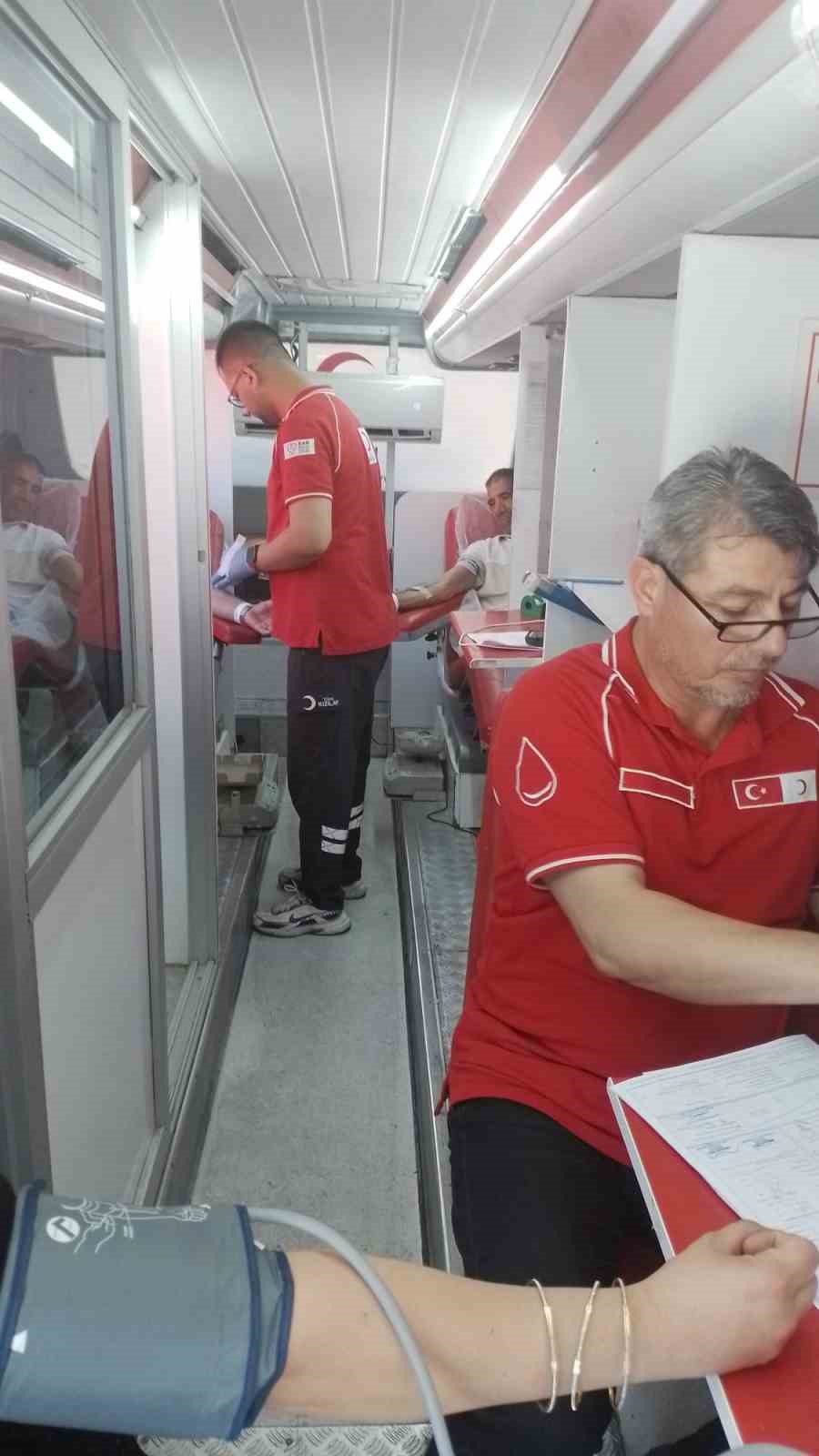 Kızılay&rsquo;dan sıcaklara karşı akşam mesaisi