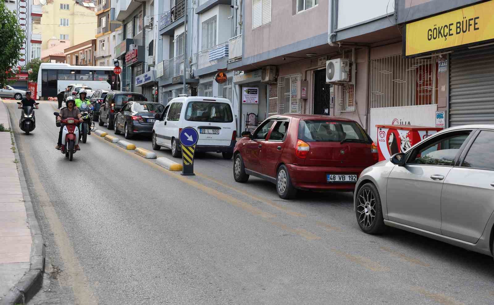 Aydın&rsquo;daki trafik ve otopark sıkıntısının en &ouml;nemli nedenlerinden biri denetimsizlik