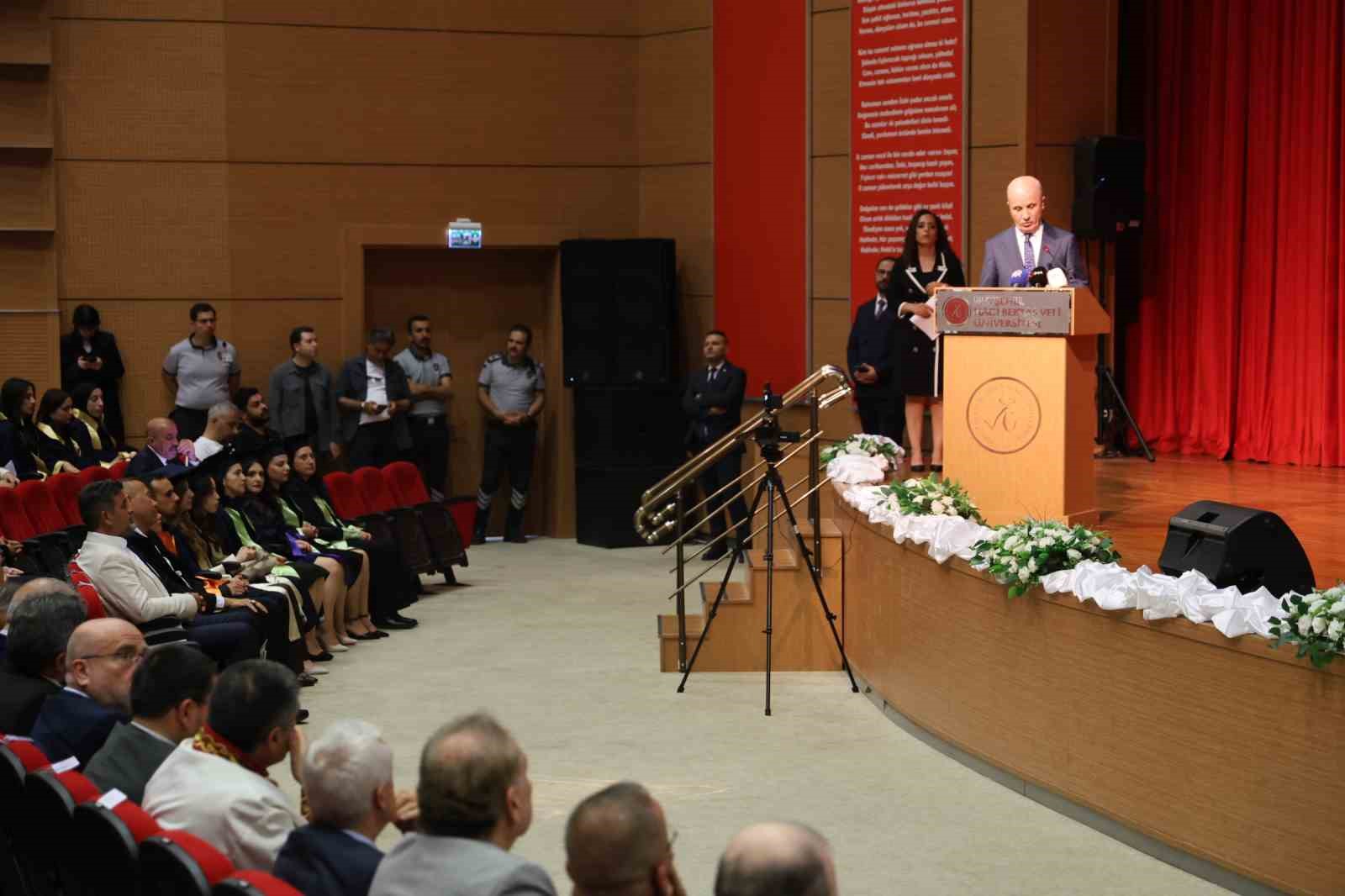 Y&Ouml;K Başkanı &Ouml;zvar: "Mezuniyet bir son değil, hayat boyu &ouml;ğrenmenin yeni başlangıcıdır"