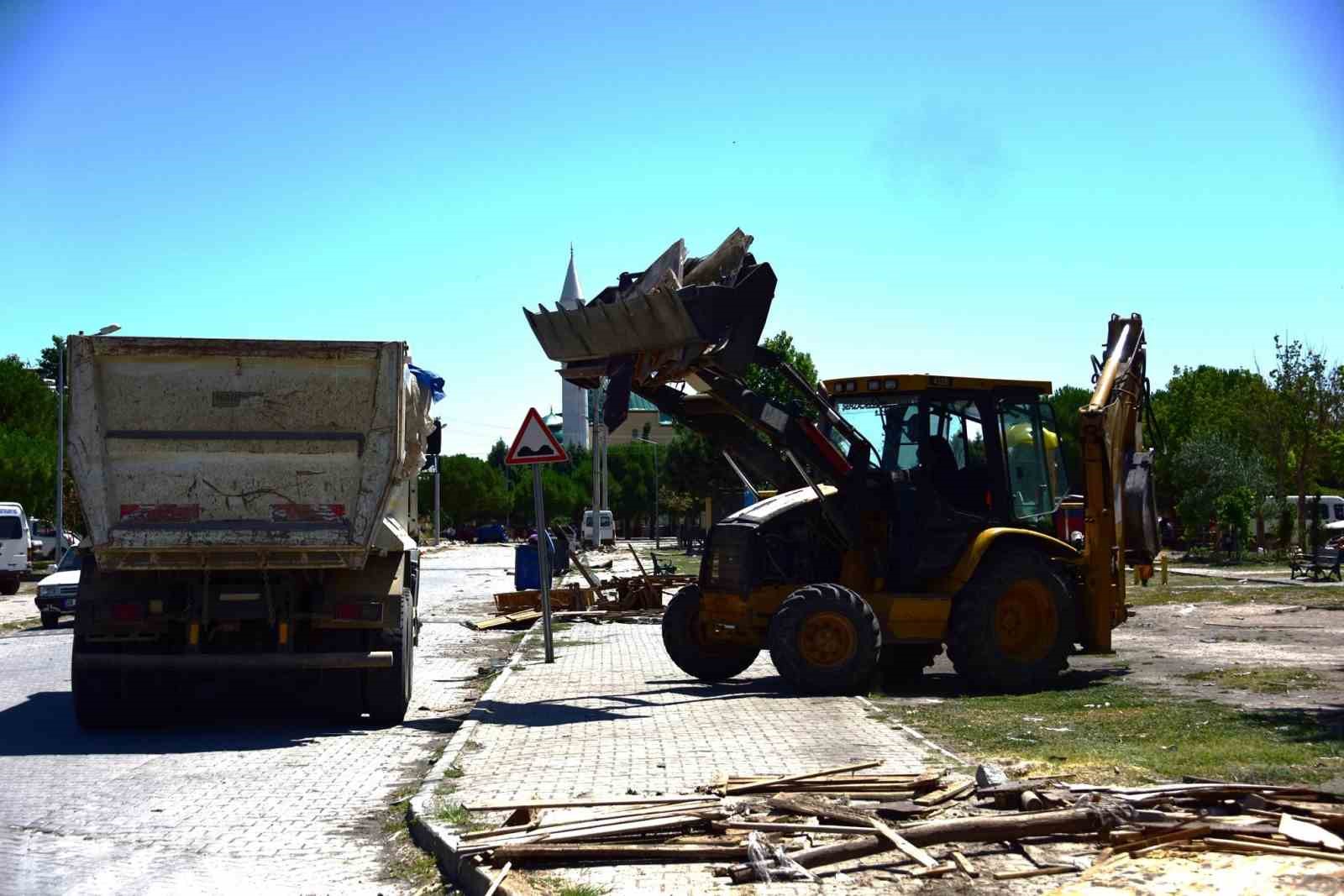 Şehzadeler Belediyesi&rsquo;nden Selimşahlar&rsquo;da ka&ccedil;ak yapılara m&uuml;dahale