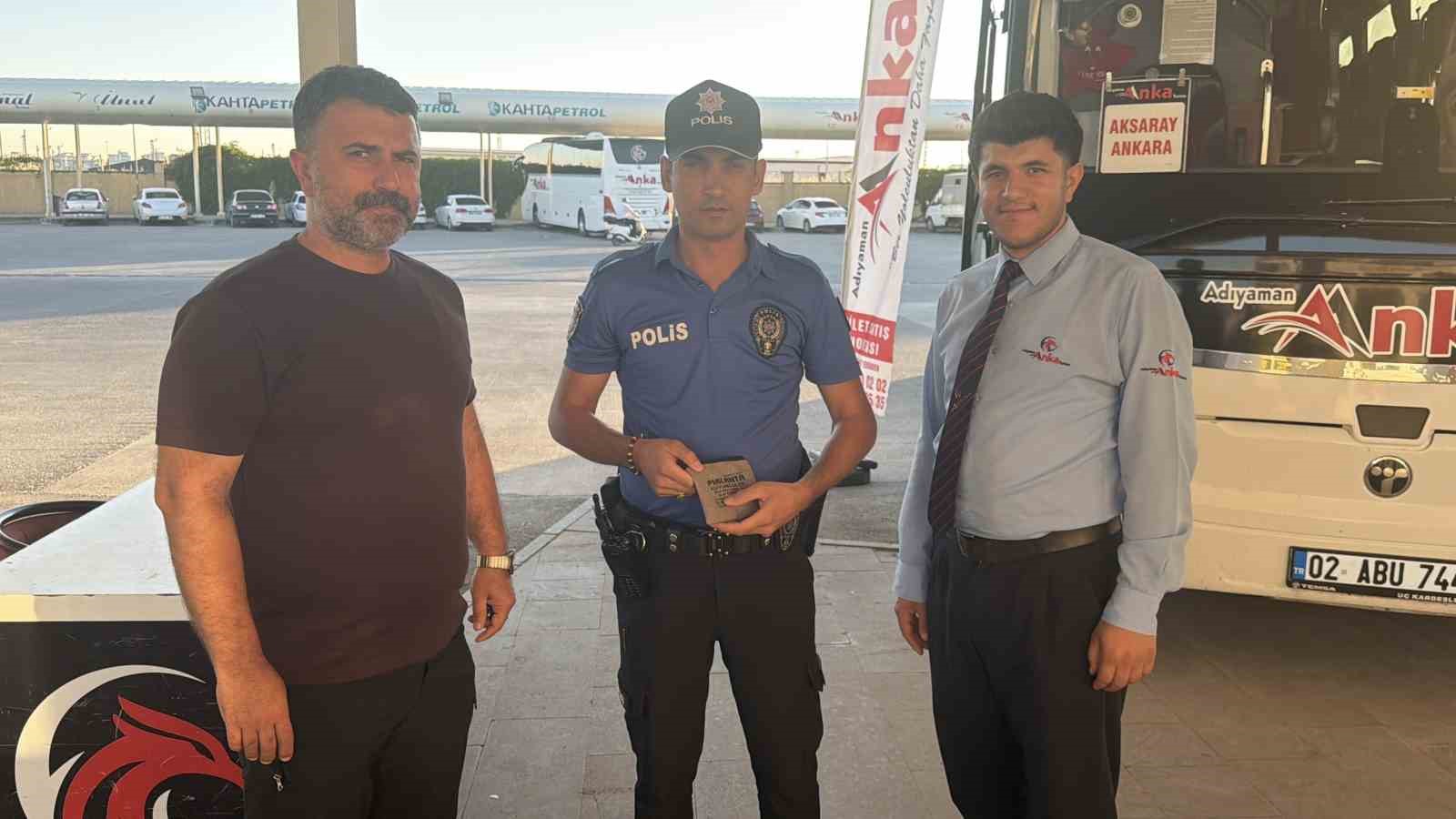 4 buçuk milyon TL değerindeki altın ve çeki sahibine ulaştırdı