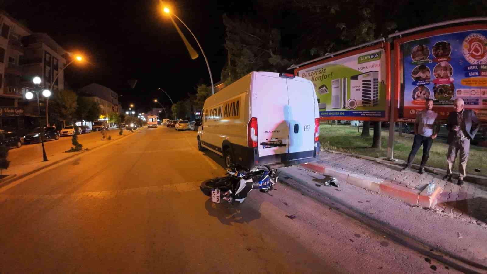 Motosiklet s&uuml;r&uuml;c&uuml;s&uuml;n&uuml;n &ouml;l&uuml;mden d&ouml;nd&uuml;ğ&uuml; kaza kamerada