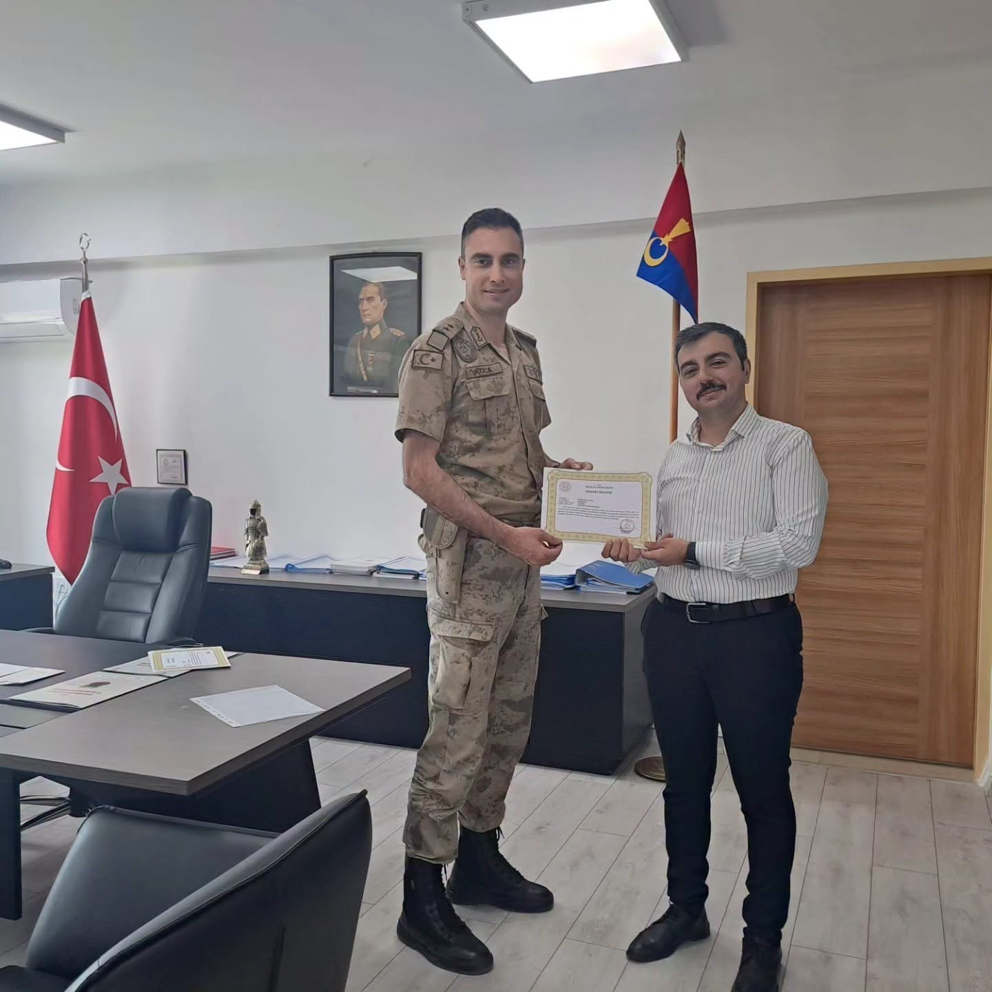 Dicle Kaymakamı Atış&rsquo;tan jandarma personeline başarı belgesi