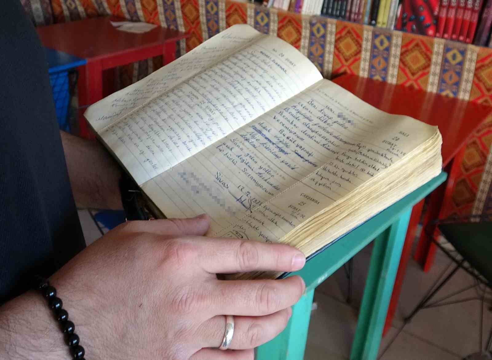 55 yıllık asker hatıra defteri, bir aşkı, ayrılığı ve d&ouml;nemin izlerini g&uuml;n y&uuml;z&uuml;ne &ccedil;ıkardı