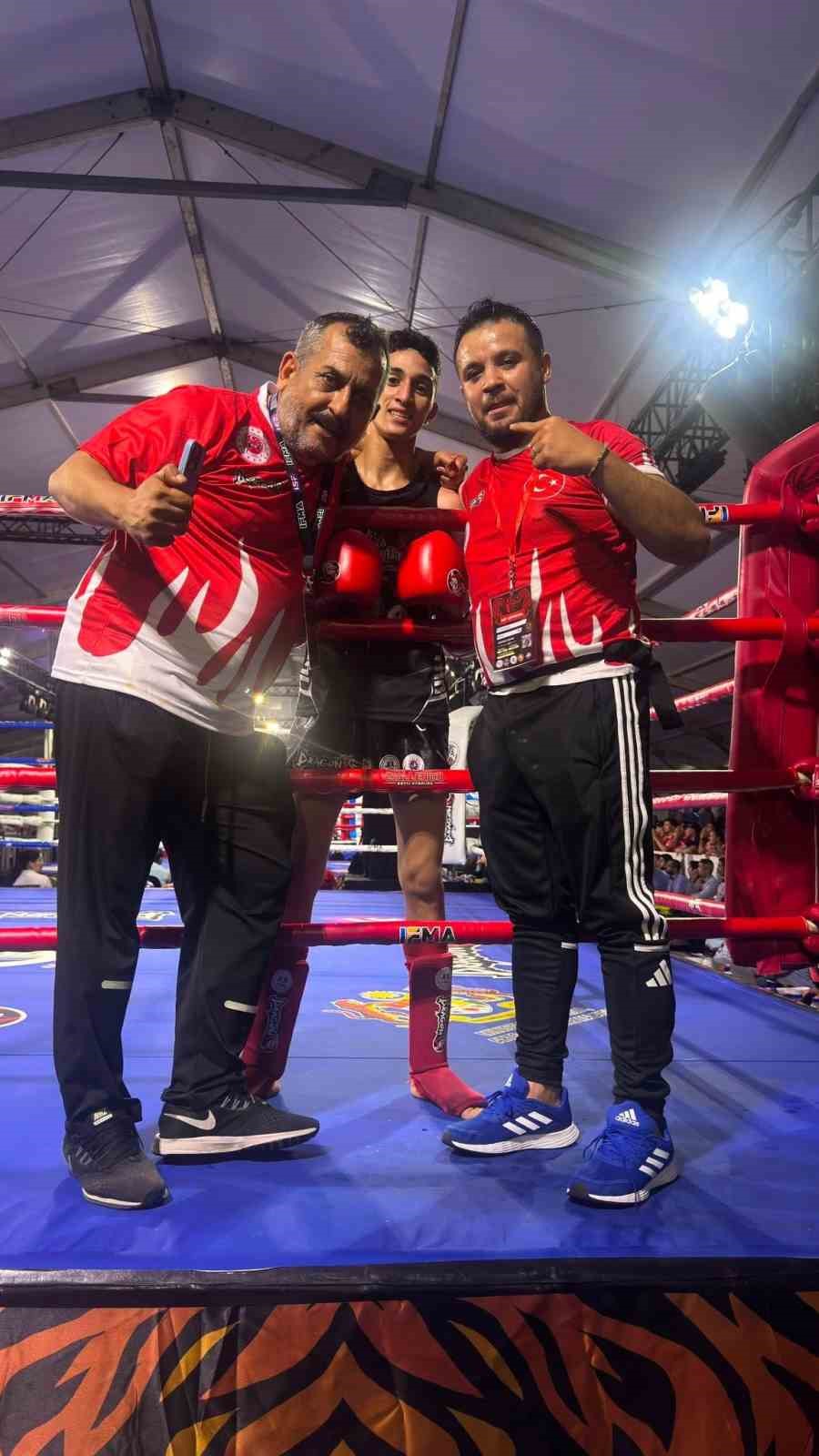 Kayserili Muaythai sporcularından d&uuml;nya arenasında b&uuml;y&uuml;k zafer