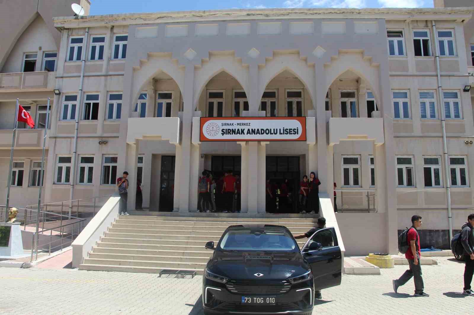 Şırnak&rsquo;ta Şehit P&Ouml;H Ali Karapınar K&uuml;t&uuml;phanesi a&ccedil;ıldı