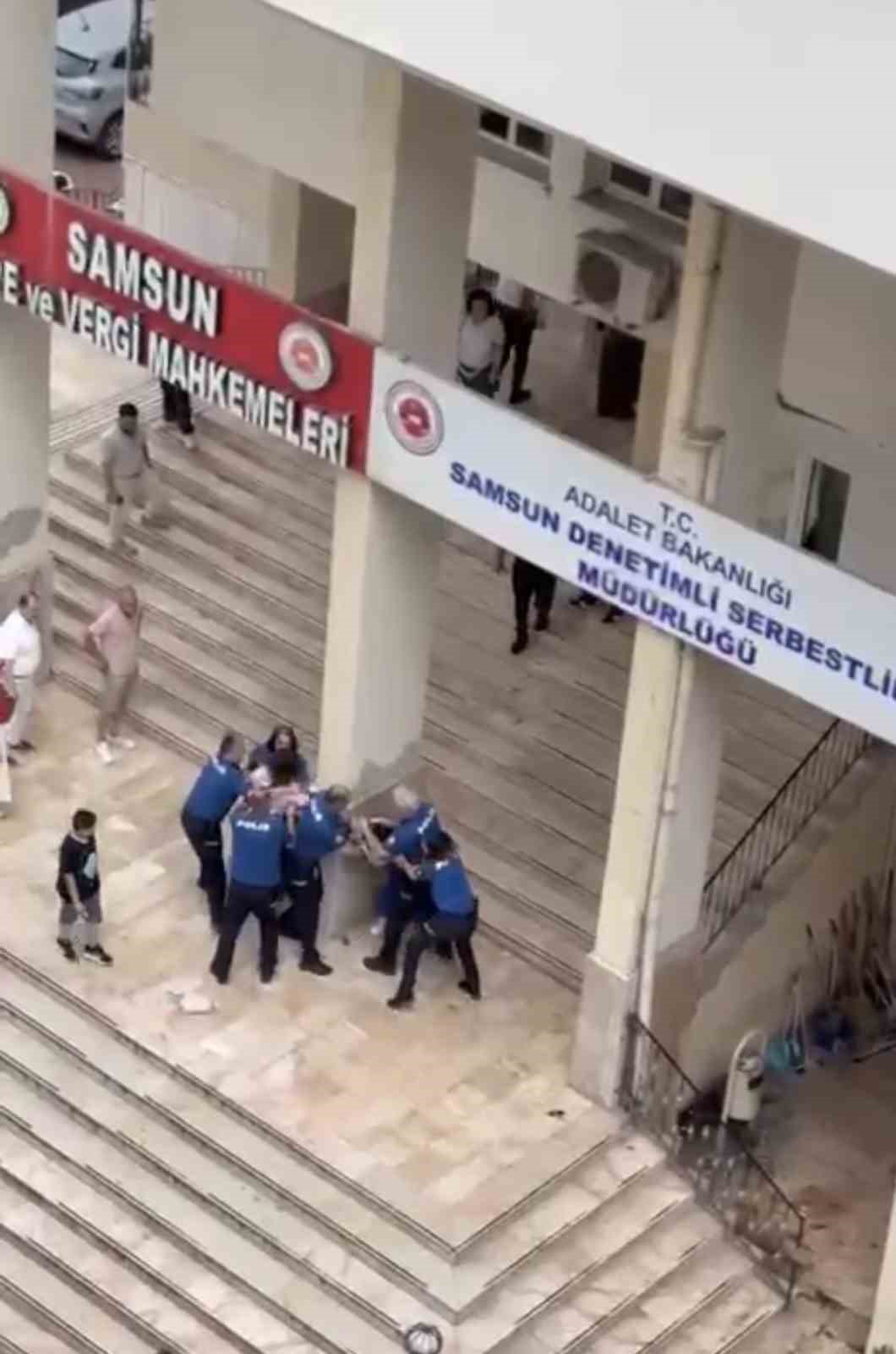 Polisin &ouml;n&uuml;nde kadın kavgası
