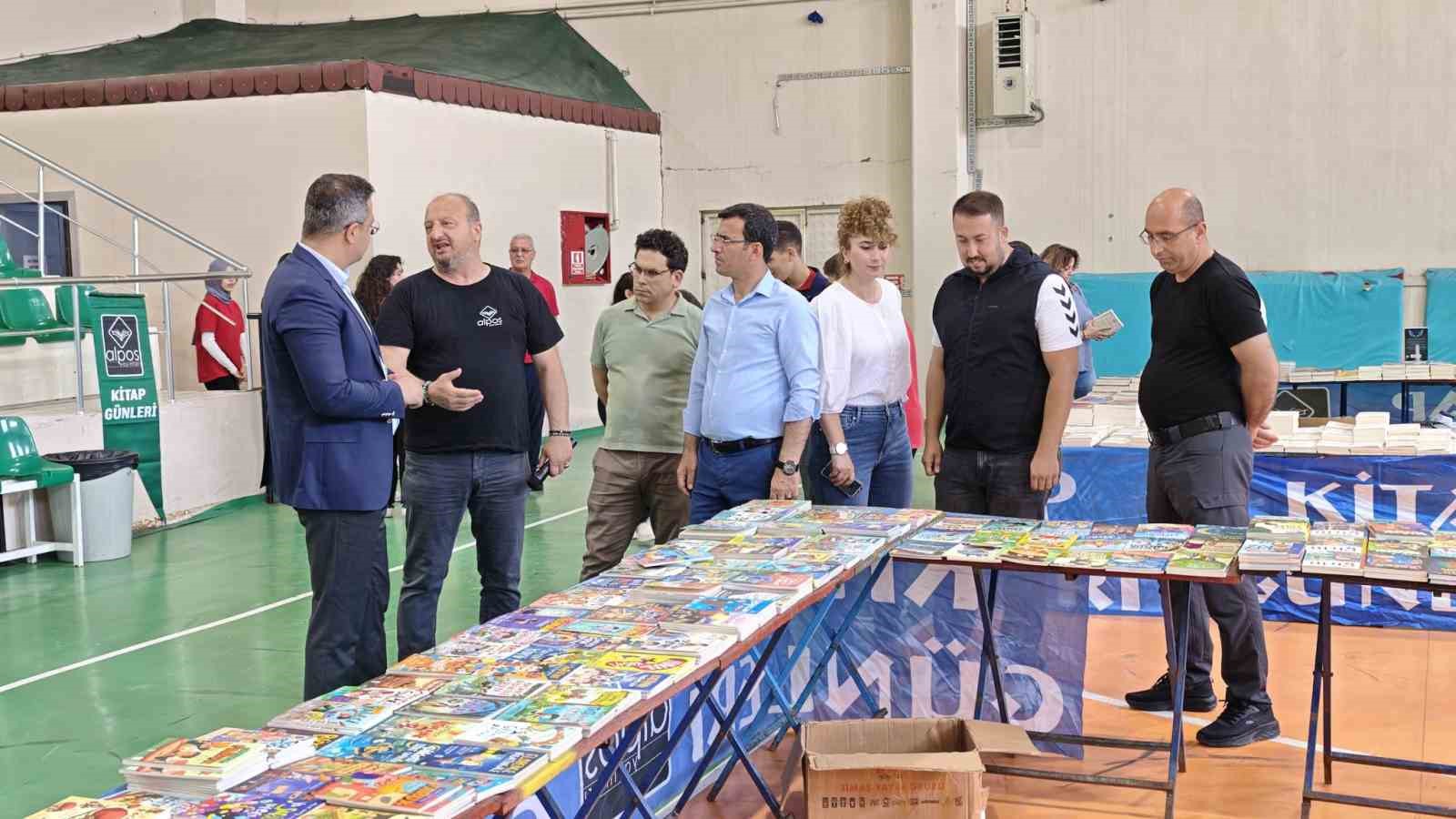 Sarıg&ouml;l&rsquo;de binlerce kitap &ouml;ğrencilerle buluştu