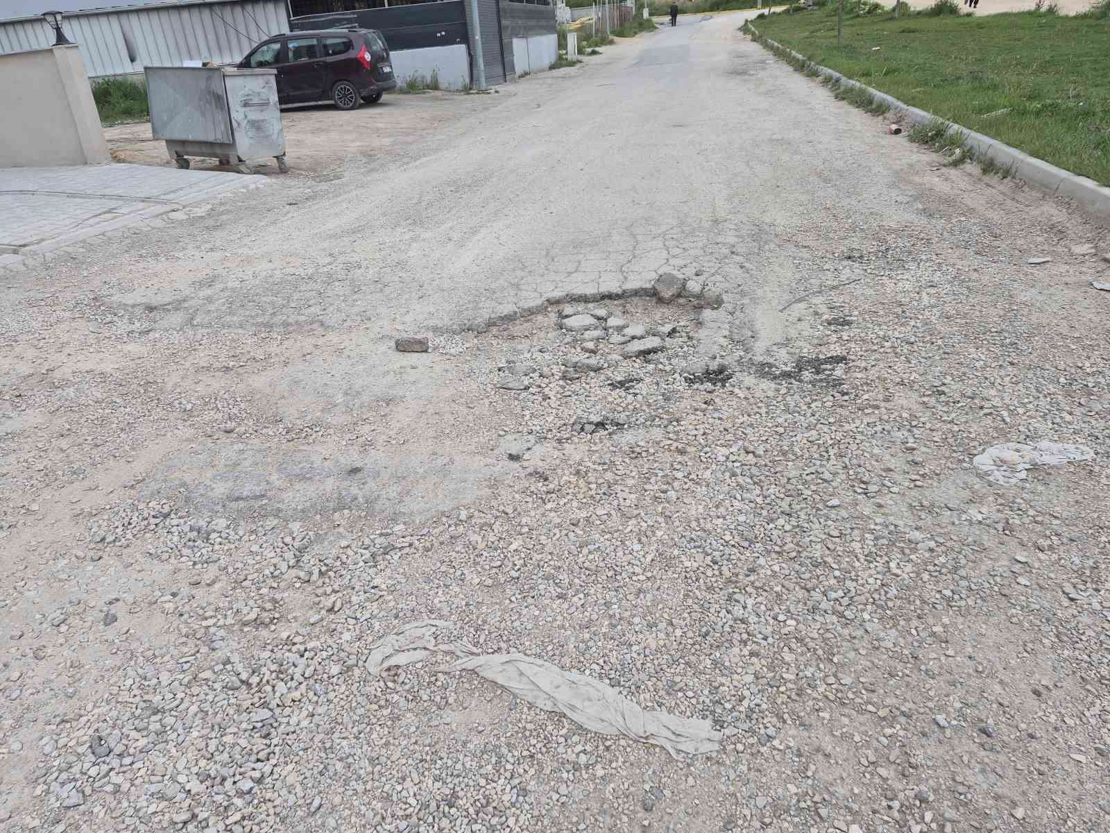 Ana arterle kesişiminde s&uuml;rekli kaza olan sokak i&ccedil;in tedbir alınması bekleniyor