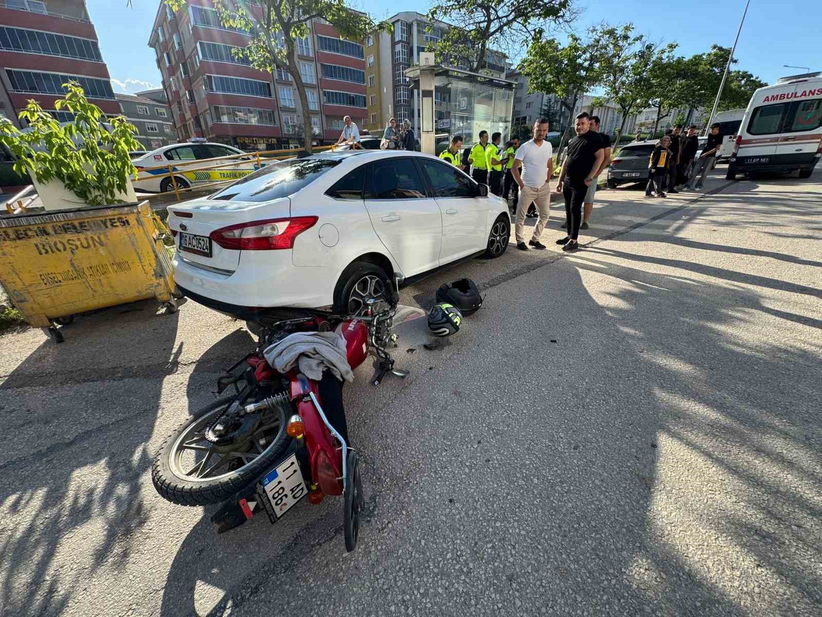 Bilecik&rsquo;te otomobil ile motosiklet &ccedil;arpıştı