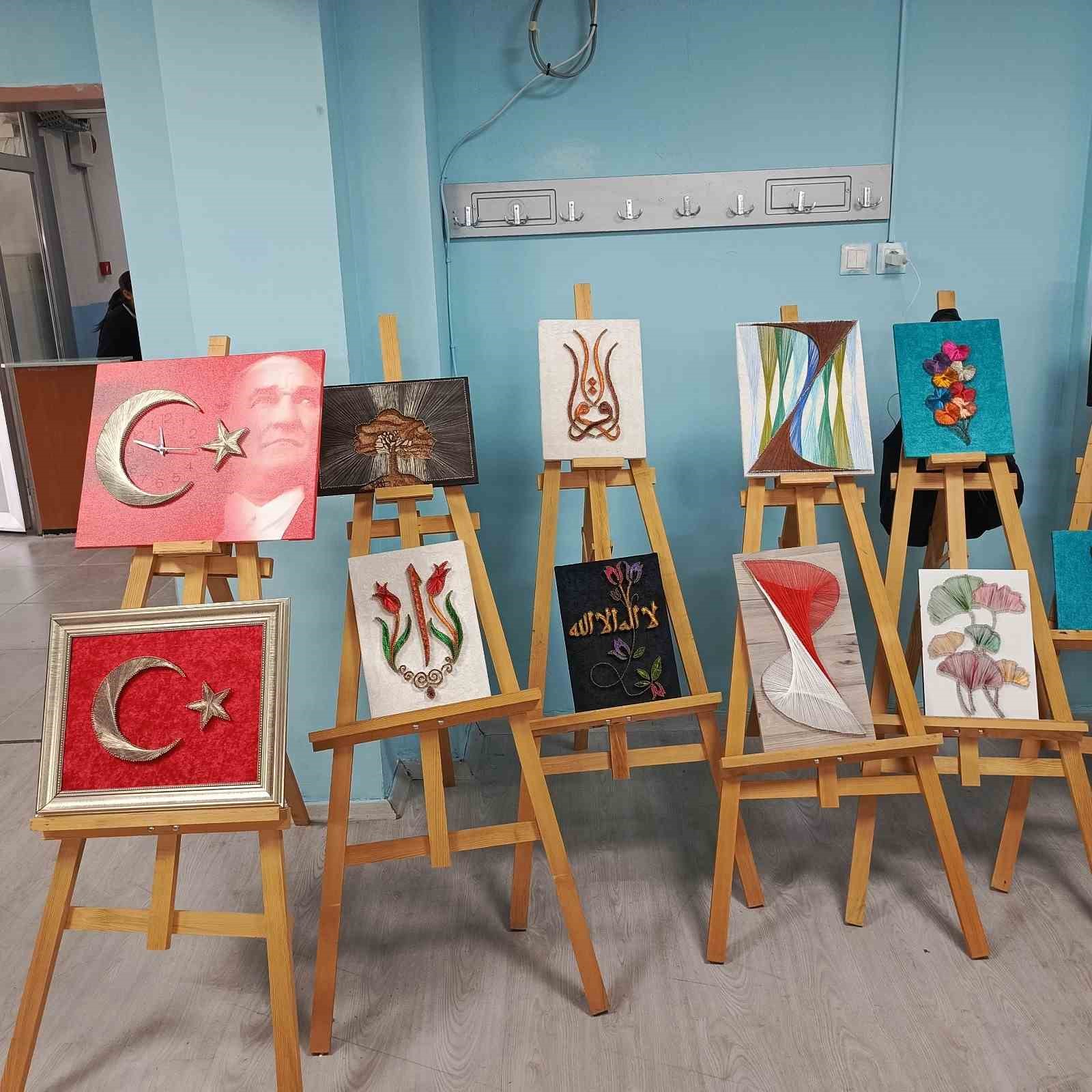 Selendi Halk Eğitim Merkezinin sergisi g&ouml;z doldurdu