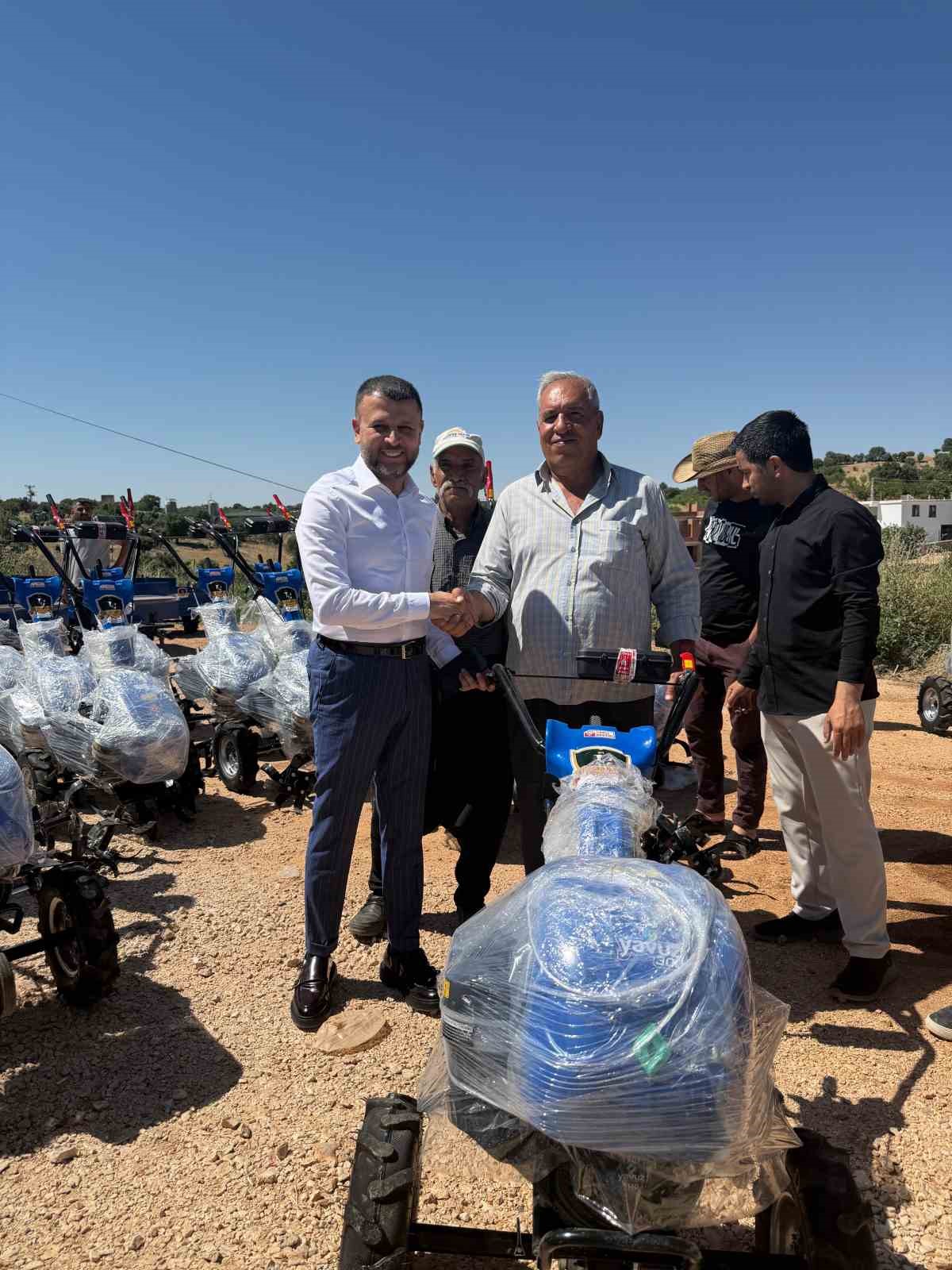 Diyarbakır&rsquo;da &ccedil;ift&ccedil;ilere tarım aletleri dağıtıldı