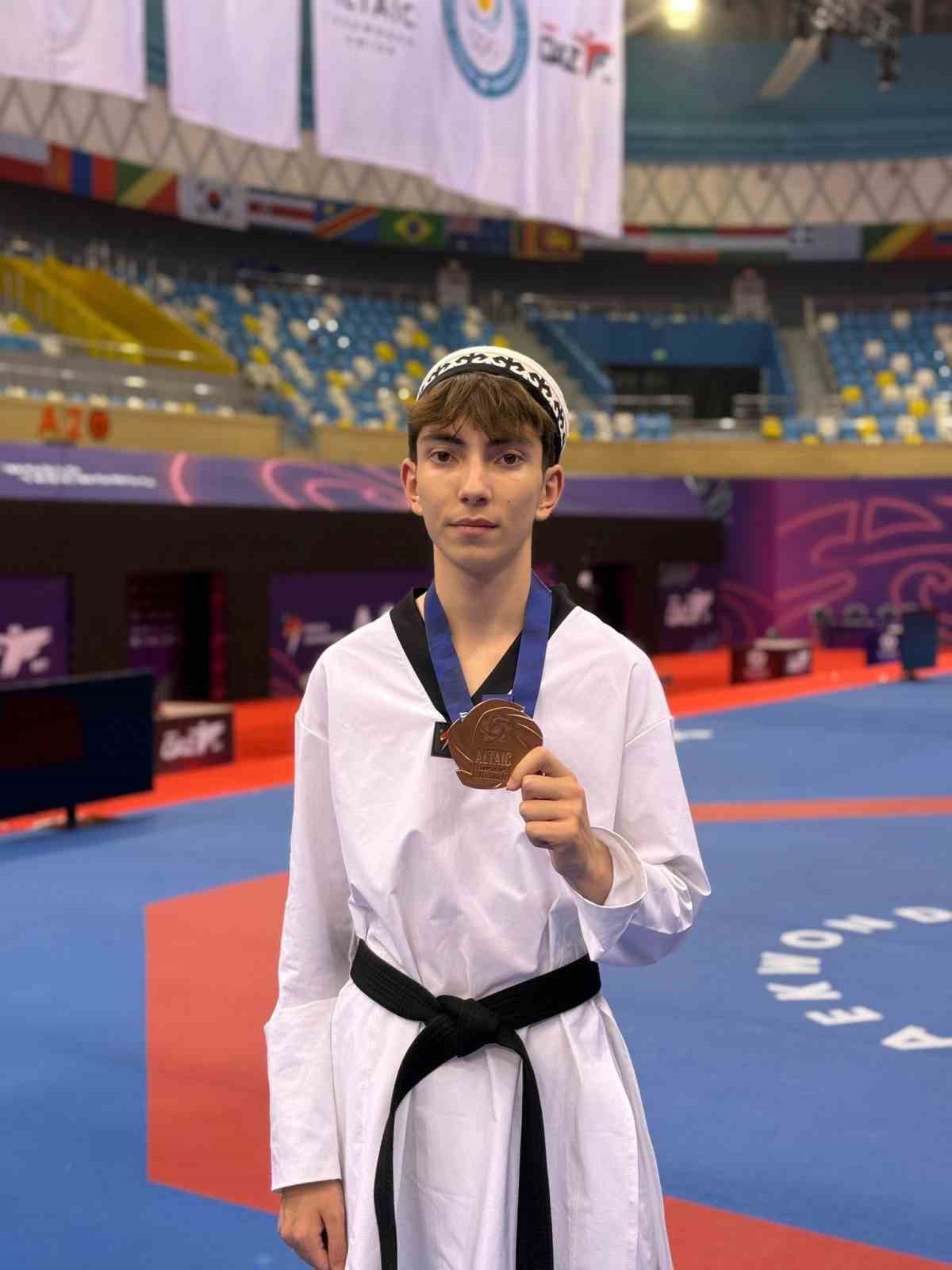 Bilecikli milli sporcudan bronz madalya