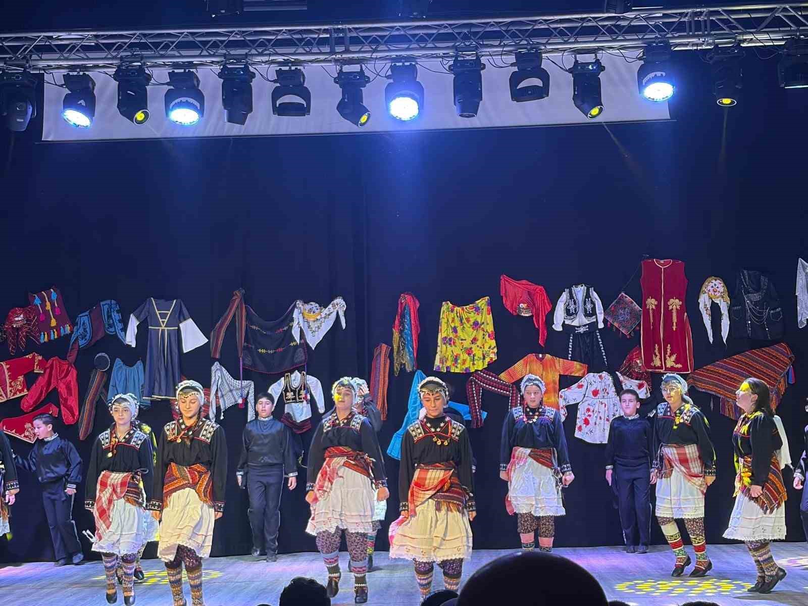 Anadolu&rsquo;nun renkleri sahnede buluştu