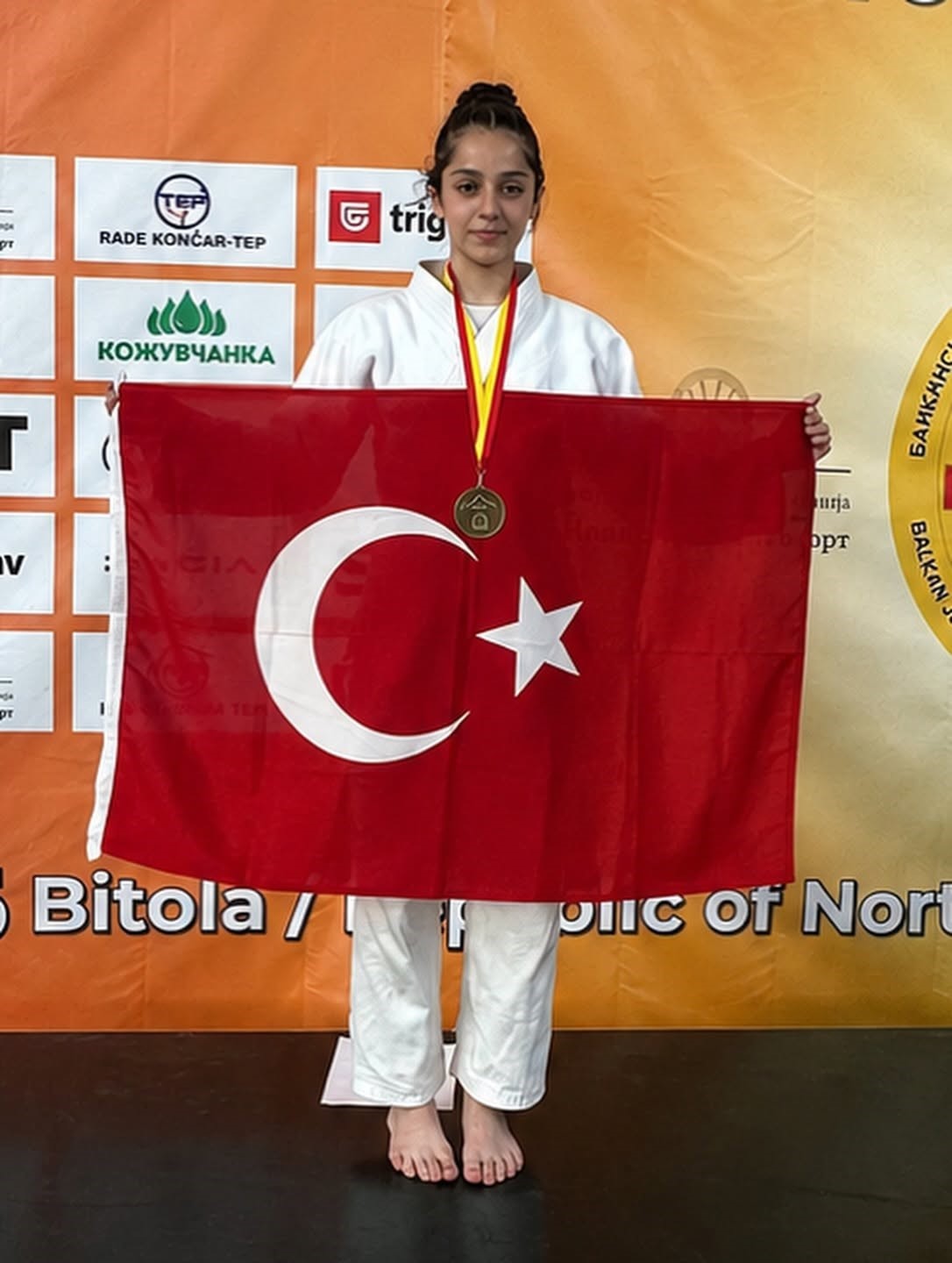 Manisalı sporcular Balkan Şampiyonası&rsquo;ndan 4 madalya ile d&ouml;nd&uuml;