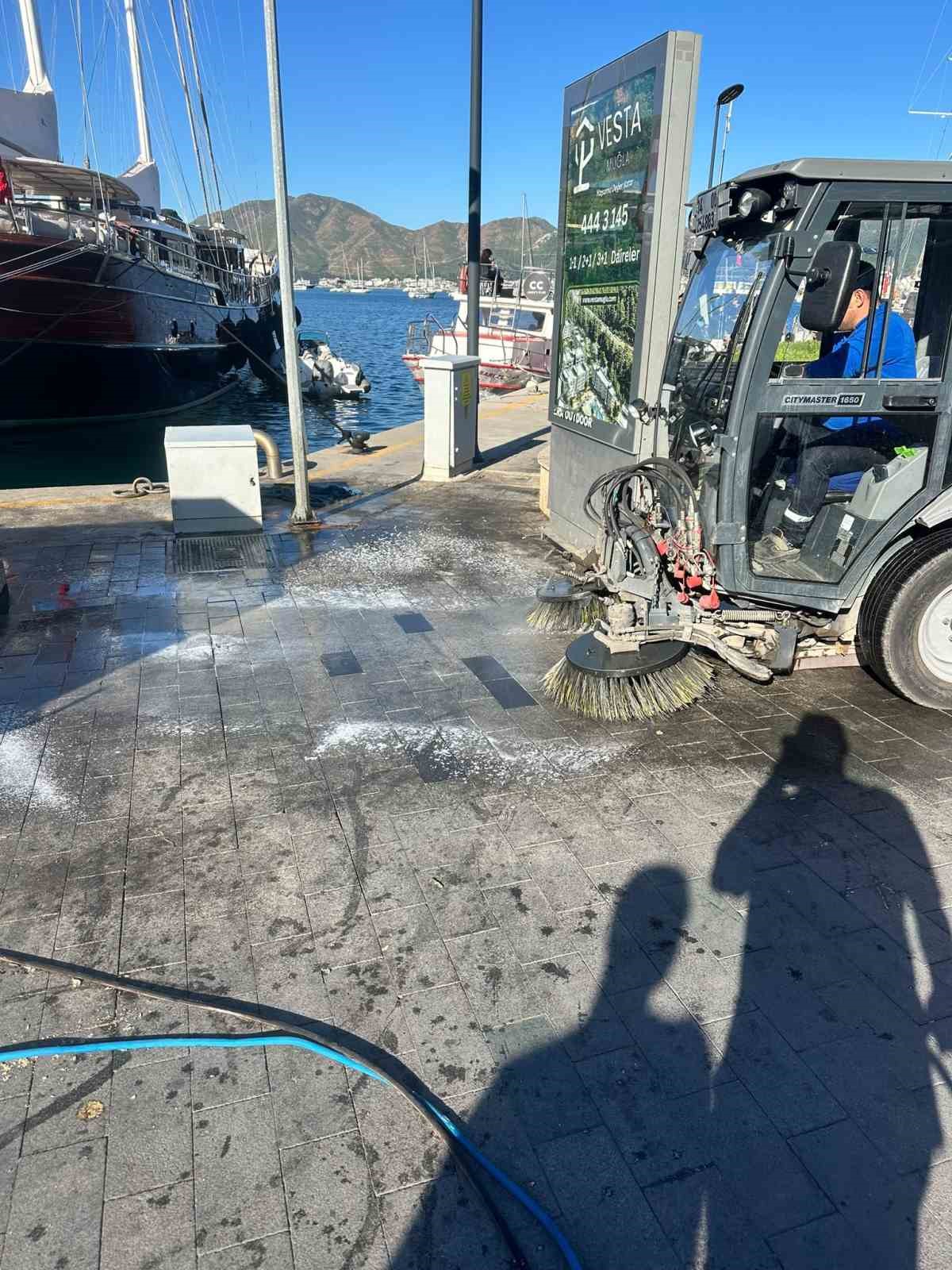 Marmaris&rsquo;te 9 g&uuml;nde 3 bin 250 ton atık toplandı