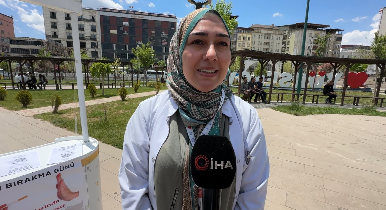 Y&uuml;ksekova&rsquo;da sağlık ekiplerinden &rsquo;sokakta sigarayı bırakma&rsquo; seferberliği