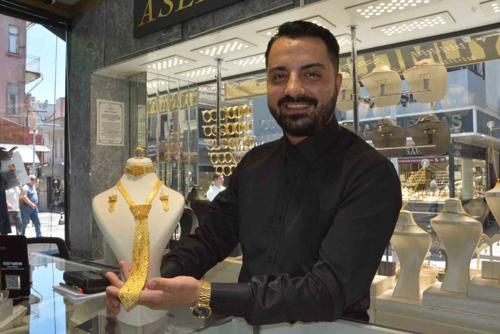 Damatların yeni takı trendi fiyatı ile dudak u&ccedil;uklattı