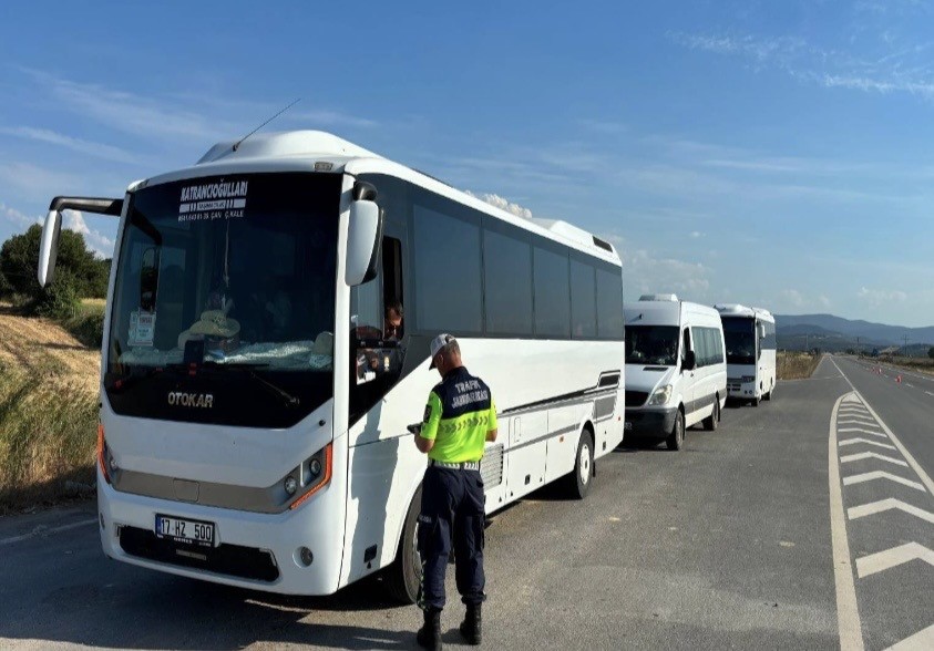 &Ccedil;anakkale&rsquo;de jandarma 4 bin 576 ara&ccedil; denetledi