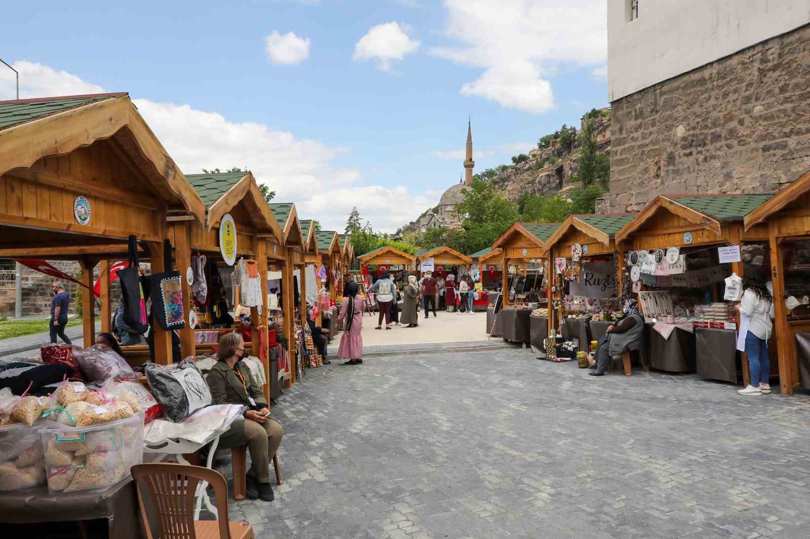 Bu Pazar, Talas’ın ikinci Maharetli Eller’i