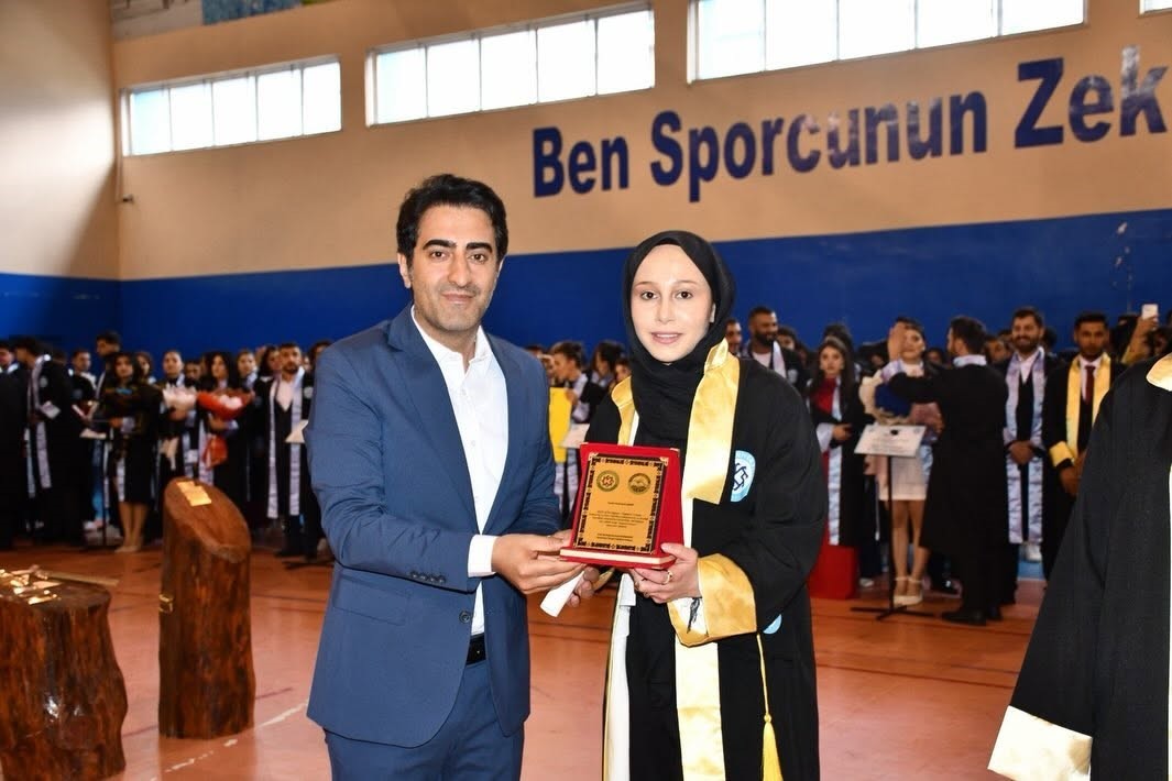 Sarıkamış Spor Bilimleri Fak&uuml;ltesi&rsquo;nde mezuniyet coşkusu