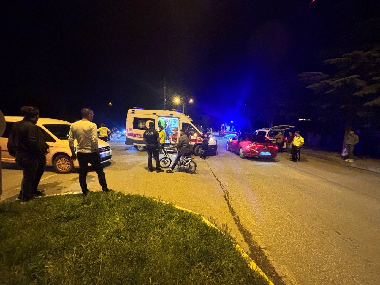 Erzincan&rsquo;da otomobil ile motosiklet &ccedil;arpıştı: 2 yaralı