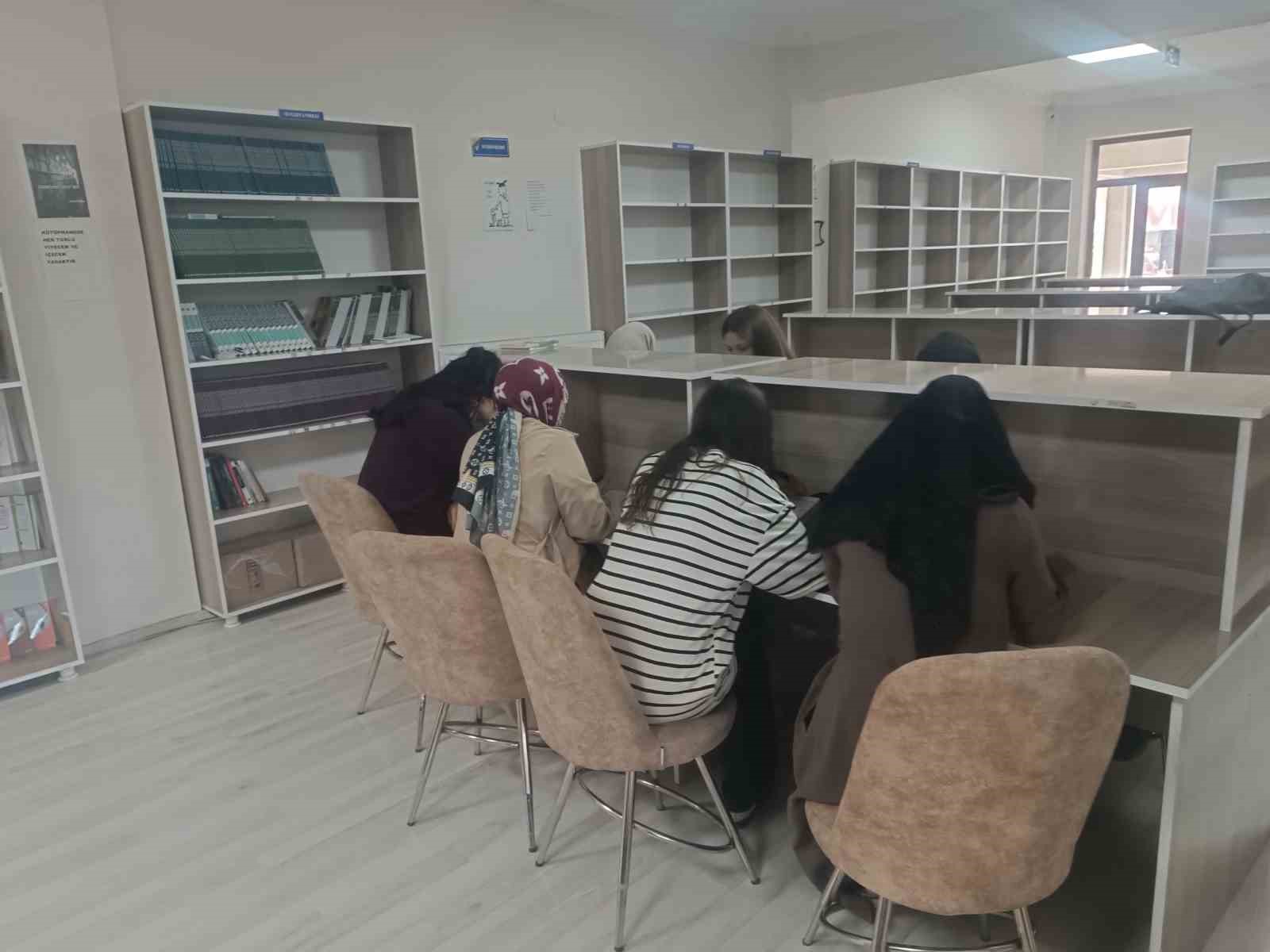 &Ouml;zalp&rsquo;te Diyanet Et&uuml;t Merkezi ve k&uuml;t&uuml;phane yoğun ilgi g&ouml;r&uuml;yor