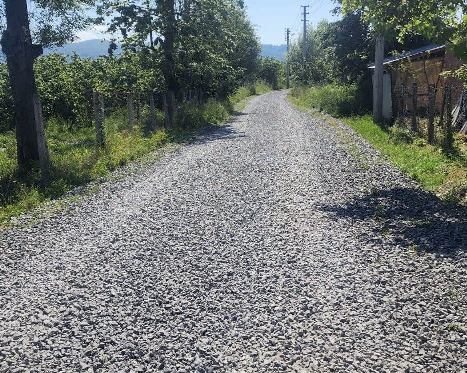 Musababa k&ouml;y&uuml;nde yol &ccedil;alışmaları s&uuml;r&uuml;yor