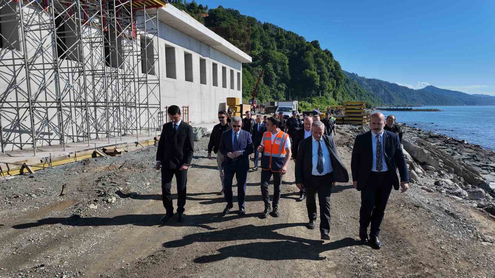 4 kişinin hayatını kaybettiği heyelan b&ouml;lgesinde t&uuml;nel &ccedil;alışmaları aralıksız devam ediyor