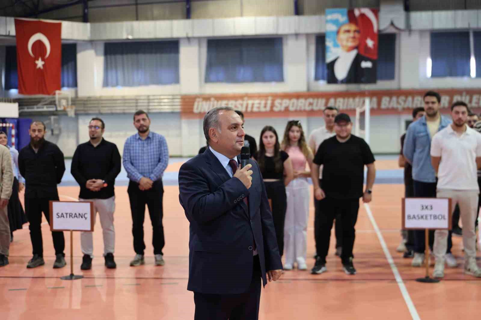 ER&Uuml;&rsquo;de 23. Geleneksel Spor Şenliği&rsquo;nin &ouml;d&uuml;l t&ouml;reni d&uuml;zenlendi