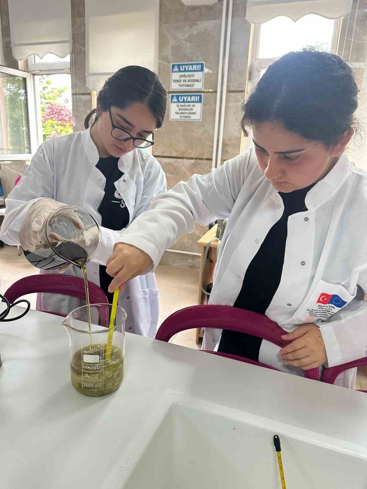 Bursa&rsquo;daki kız lisesi sıfır atıkla &ouml;rnek oluyor, ekonomiye katkı sunuyor